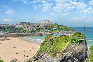 Beach - Spacious Refurbished Penthouse -  Seafront views over Towan Beach/Atlantic Ocean (Newquay)