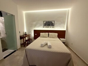 1 bedroom, WiFi, bed sheets - Suite 2 in Arraial do Cabo on Praia Grande, 2 minutes from the beach. (Centro Arraial do Cabo)