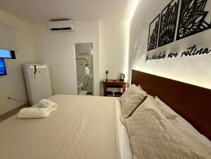 1 bedroom, WiFi, bed sheets - Suite 2 in Arraial do Cabo on Praia Grande, 2 minutes from the beach. (Centro Arraial do Cabo)