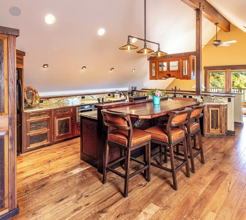  Luxury Barn on Historic Ranch