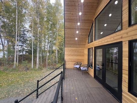 Terrasse/patio. Lakefront Cottage with Sauna- #3 Chinook