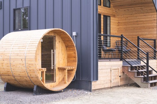 Lakefront Cottage with Sauna- #4 Sockeye