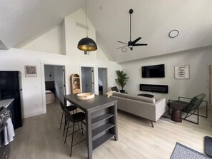 Smart TV, fireplace