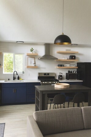 冰箱、微波炉、烤箱、炉灶