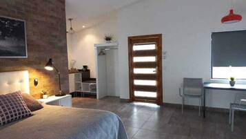 1 bedroom, bed sheets