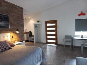 1 bedroom, bed sheets