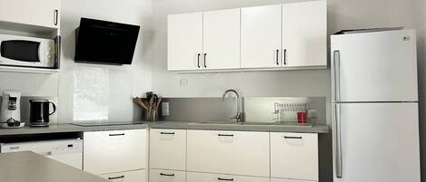 Refrigerador y utensilios de cocina