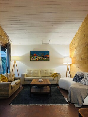 Living area - Puerta House Azul Beach Shore (Pucón)