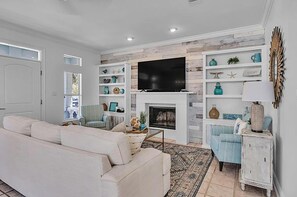 House, Multiple Beds (Jack Chasin' Birdies) | Living area | TV