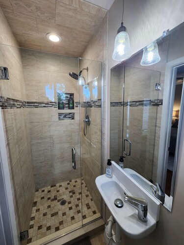 Comfy Mechanicsville rancher with entertainment for all age groups!