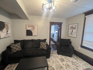 Smart TV - Historic Downtown Apartment steps from WVU & eats (Morgantown)