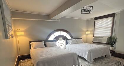 Historic Downtown Apartment steps from WVU & eats