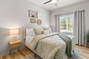 4 bedrooms, desk, iron/ironing board, free WiFi - 4br 3ba Ranch West Omaha Game Room Near splash prk (Omaha)