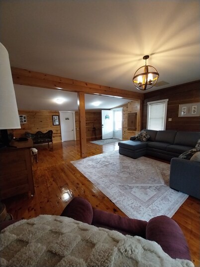 Cozy 2 bedroom 1,700 square ft home. Sleeps 5. Directly on the KY Bourbon Trail