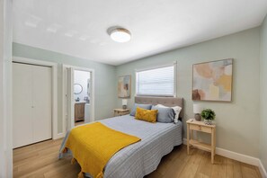 2 chambres, fer et planche à repasser, Wi-Fi, draps fournis