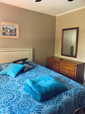 3 chambres, fer et planche à repasser, Wi-Fi, draps fournis