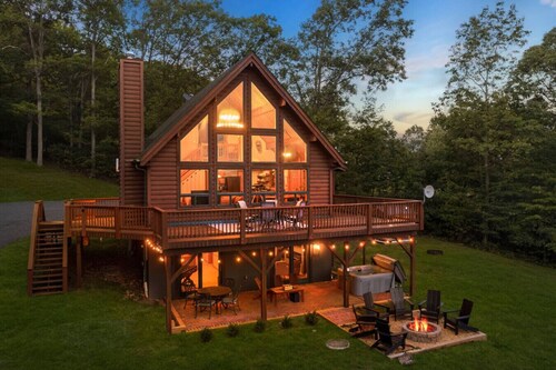 Ella Bella Chalet: Hot Tub, Stunning Views, Wi-Fi