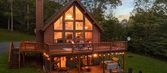 Ella Bella Chalet: Hot Tub, Stunning Views, Wi-Fi