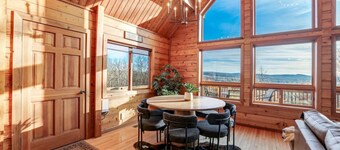 Ella Bella Chalet: Hot Tub, Stunning Views, Wi-Fi