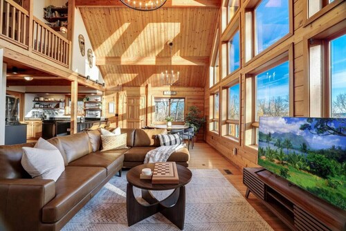 Ella Bella Chalet: Hot Tub, Stunning Views, Wi-Fi