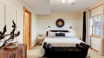3 bedrooms, desk, iron/ironing board, travel crib