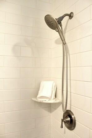 Towels, soap, toilet paper - Beautiful cottage for relaxing with family and nature (Ocean Isle Beach)