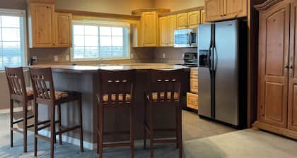 Cozy farmhouse in charming Great Falls with WiFi, AC