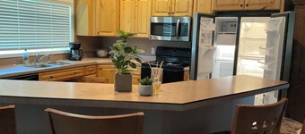 Cozy farmhouse in charming Great Falls with WiFi, AC