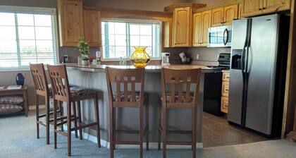 Cozy farmhouse in charming Great Falls with WiFi, AC and indoor parking
