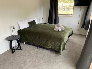 3 bedrooms, iron/ironing board, free WiFi, bed sheets - Cosy 1960's Kiwi Holiday House (Omarama)