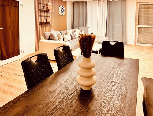 Cologne LUXE Living: Cologne Sülz Perfect location - 4min. Bus & Train - University Hospital Cologne