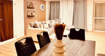 Cologne LUXE Living: Cologne SĂŒlz Perfect location - 4min. Bus & Train - University Hospital Cologne