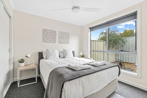 Stylish and Spacious Launceston Villa + Free Wifi