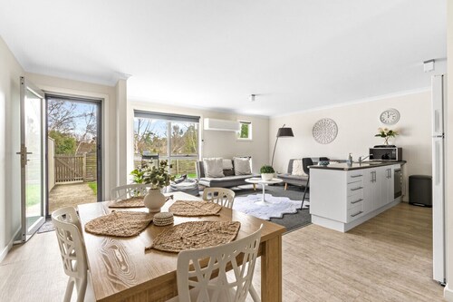 Stylish and Spacious Launceston Villa + Free Wifi
