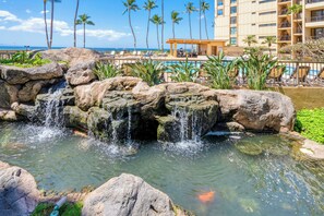 Property grounds - Sugar Beach 417 Direct Row Beach Views in Beautifully Upgraded Ocean front Condo Home (Kihei)