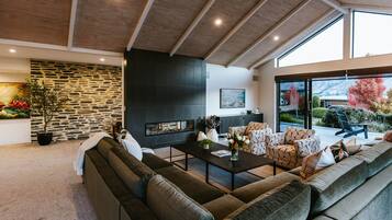Luxury House, Mountain View | Living area