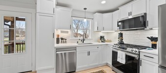 Eagle Lake Haven- Walk to beach, boat launch nearby! Dogs OK