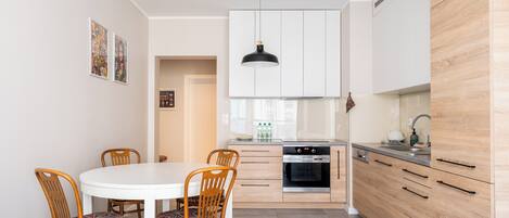 Réfrigérateur, four, plaque de cuisson, lave-vaisselle