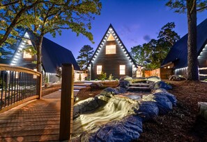 Property grounds - New Modern Cabin with Pool, Sauna, and Cold Plunge (Hot Springs)