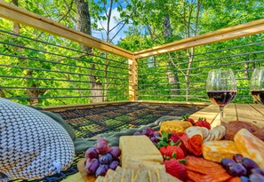 Property grounds - New Modern Cabin with Pool, Sauna, and Cold Plunge (Hot Springs)