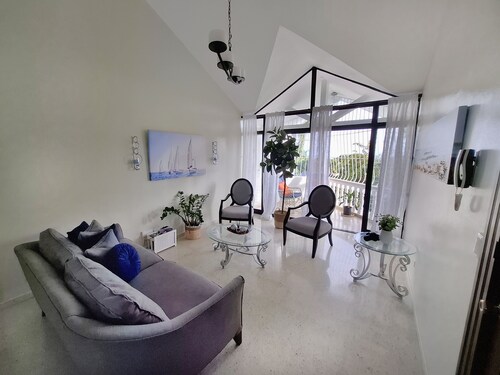 Spacious 2BR, Fast WiFi/Ocean & Mountain Views, Security & Convenience