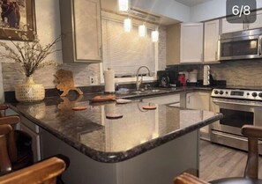 Living area - Anchors Way Inn (Anchorage)