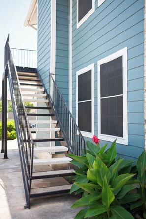 Exterior detail - 2BR 1BA 10mins Downtown UT Domain and Samsung Pool- Walkin Public Transportation (Austin)