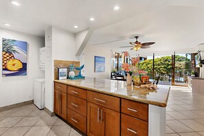 Interior - New Listing! Colorful 1bd on the 3rd floor (Lahaina)