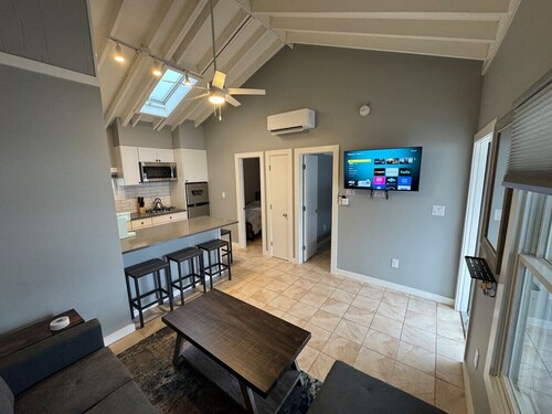 Newly Renovated Beach Bungalow w/Parking