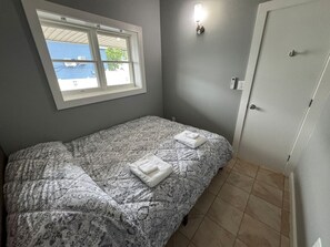 Unclassified image, 3 of 23, button