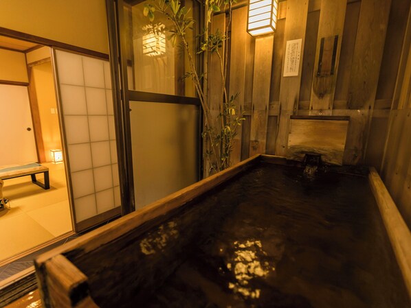 Deluxe Twin Room | Bathroom