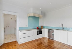 Maison familiale, vue sur le jardin | Cuisine privée