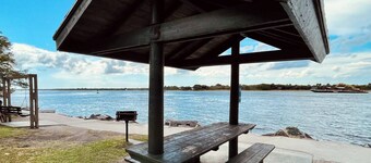 Hutchinson Island Bike or Walk to Beach/Park Boat