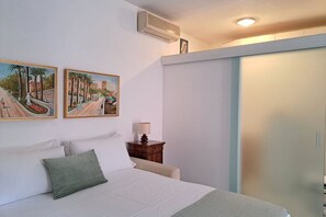 1 bedroom, in-room safe, iron/ironing board, free WiFi